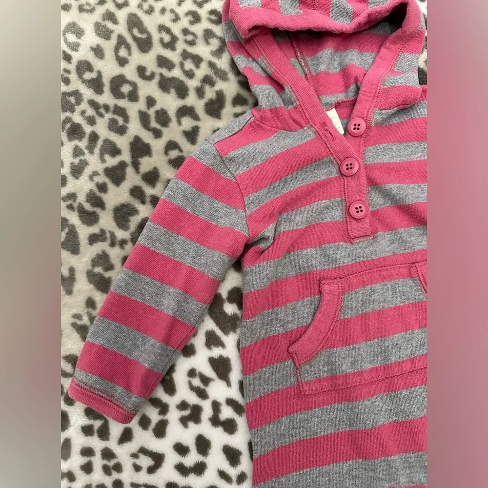 Old Navy Henley Striped Hooded One-Piece Heathered Gray Pink Size 12-18 months